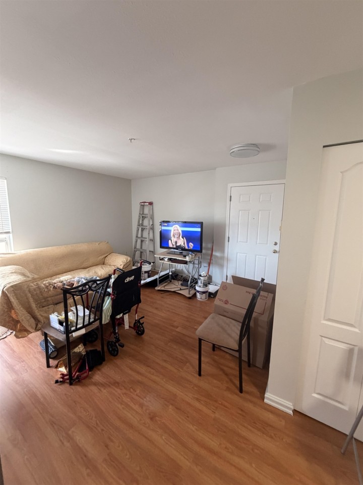 Photo 3 at 302 - 688 E 56th Avenue, South Vancouver, Vancouver East