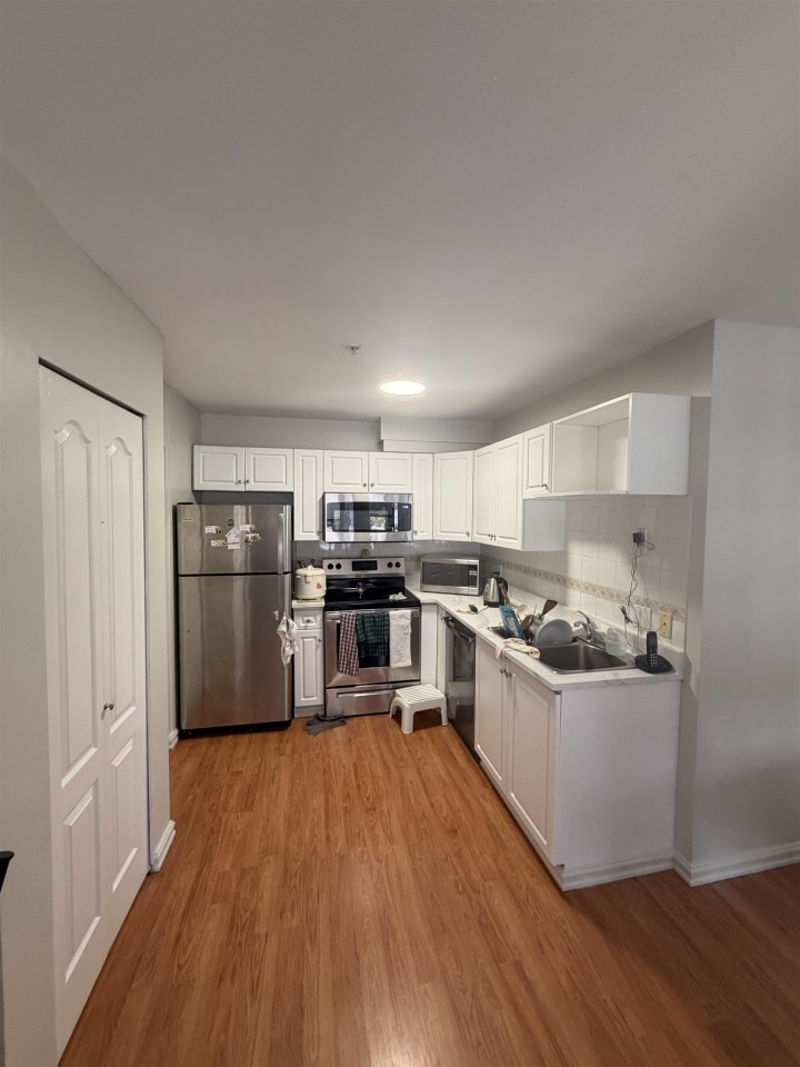 Photo 5 at 302 - 688 E 56th Avenue, South Vancouver, Vancouver East