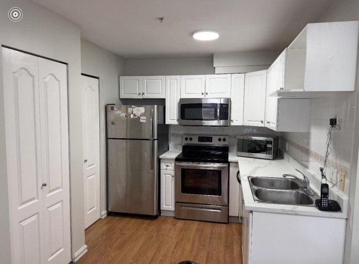 Photo 4 at 302 - 688 E 56th Avenue, South Vancouver, Vancouver East