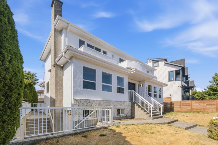 Photo 2 at 1761 E 57th Avenue, Fraserview VE, Vancouver East