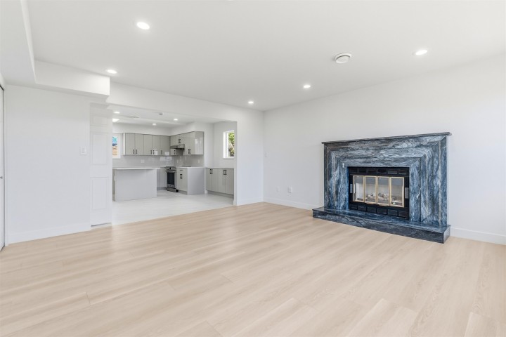 Photo 4 at 1761 E 57th Avenue, Fraserview VE, Vancouver East