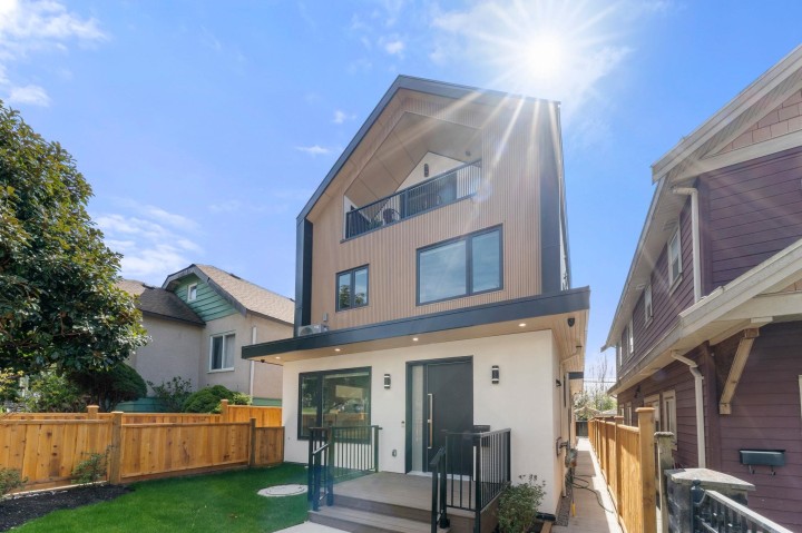 Photo 2 at 1 - 1582 E 2nd Avenue, Grandview Woodland, Vancouver East