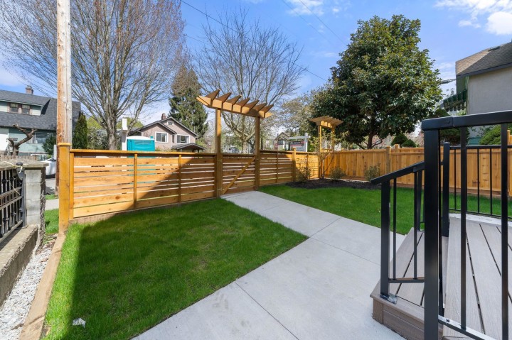 Photo 3 at 1 - 1582 E 2nd Avenue, Grandview Woodland, Vancouver East