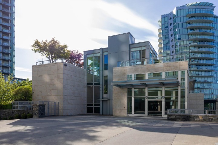 Photo 2 at 410 Beach Crescent, Yaletown, Vancouver West