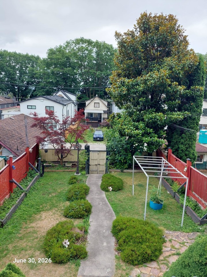 Photo 13 at 3638 E Pender Street, Renfrew VE, Vancouver East
