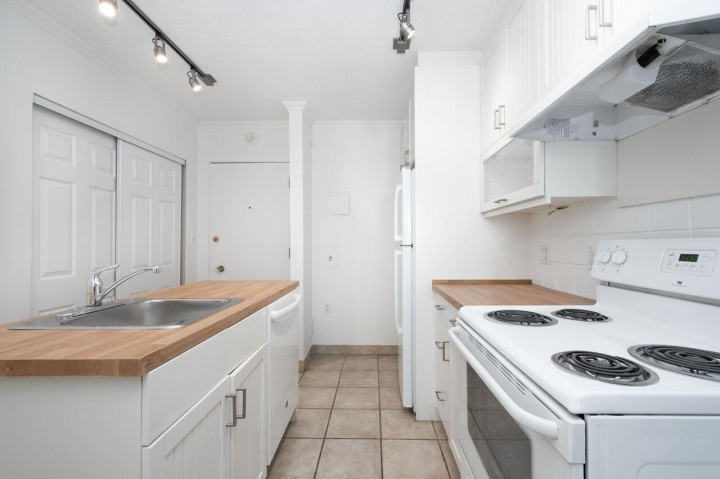 Photo 23 at 108 - 1425 Esquimalt Avenue, Ambleside, West Vancouver