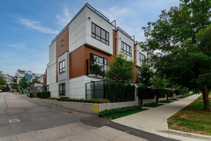 Photo 1 at 11 - 520 W 28th Avenue, Cambie, Vancouver West