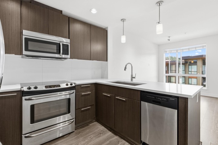 Photo 4 at 511 - 733 W 3rd Street, Harbourside, North Vancouver