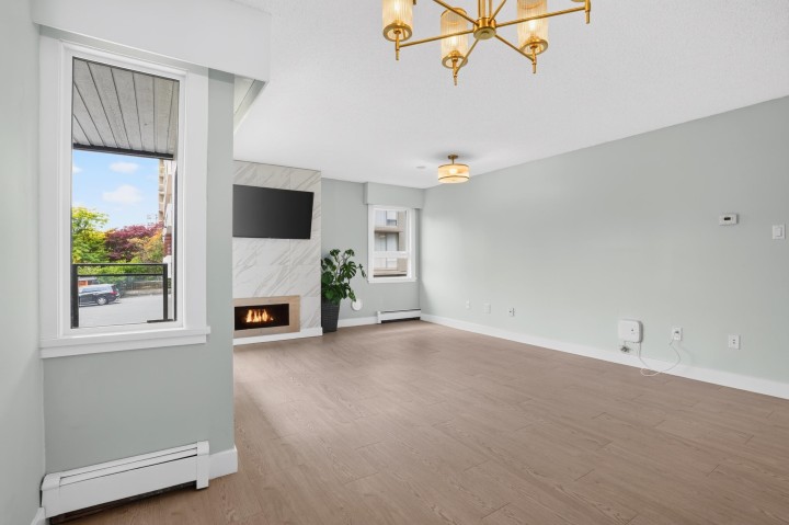 Photo 13 at 206 - 1340 Duchess Avenue, Ambleside, West Vancouver