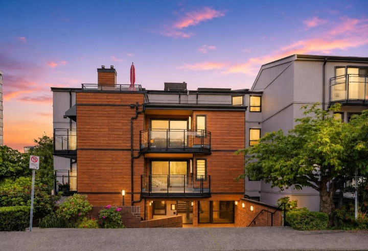 Photo 1 at 206 - 1340 Duchess Avenue, Ambleside, West Vancouver