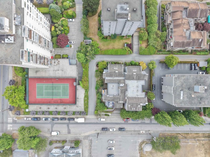 Photo 34 at 206 - 1340 Duchess Avenue, Ambleside, West Vancouver