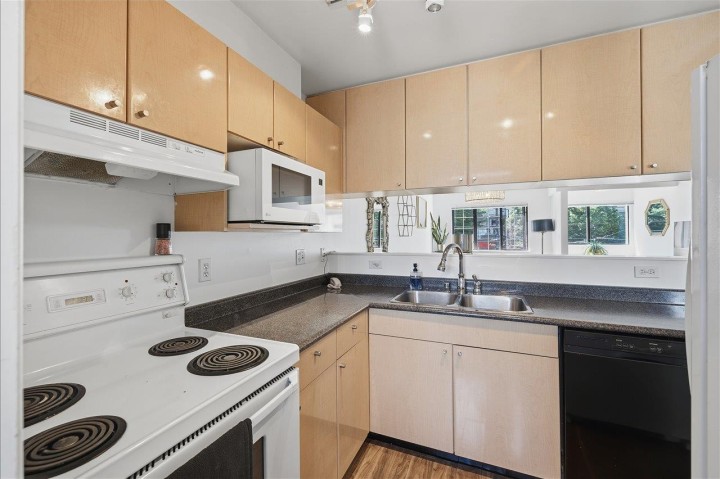Photo 9 at 203 - 3368 Main Street, Main, Vancouver East