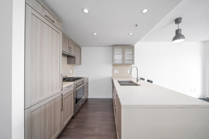 Photo 3 at 915 - 5665 Boundary Road, Collingwood VE, Vancouver East