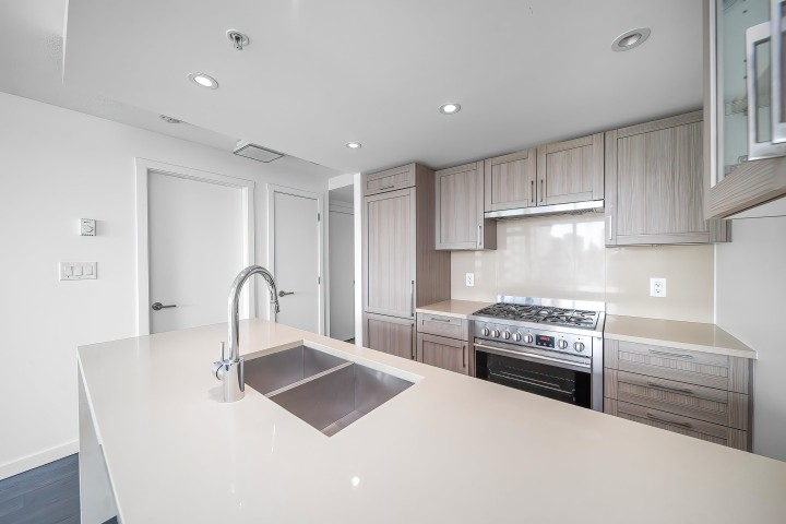 Photo 5 at 915 - 5665 Boundary Road, Collingwood VE, Vancouver East