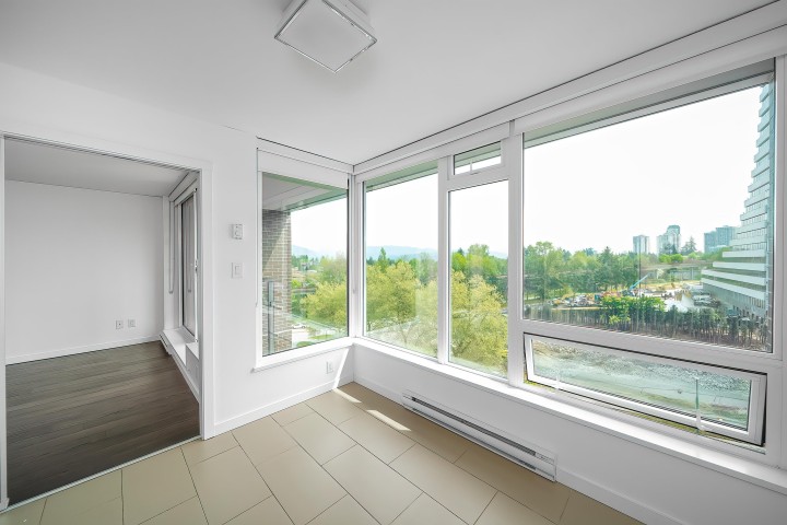 Photo 8 at 915 - 5665 Boundary Road, Collingwood VE, Vancouver East