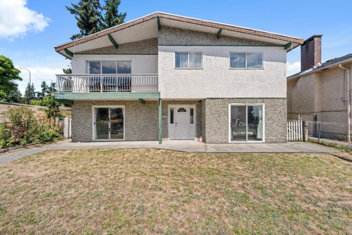 Photo 2 at 1457 Se Marine Drive, Fraserview VE, Vancouver East