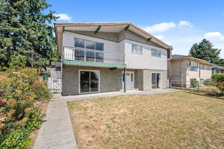 Photo 3 at 1457 Se Marine Drive, Fraserview VE, Vancouver East