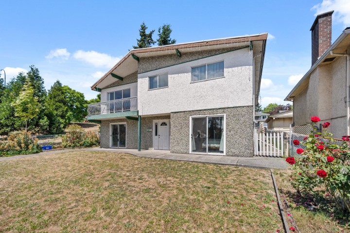 Photo 1 at 1457 Se Marine Drive, Fraserview VE, Vancouver East