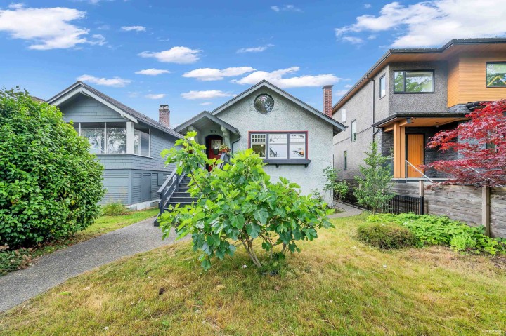 Photo 1 at 3174 W 10th Avenue, Kitsilano, Vancouver West
