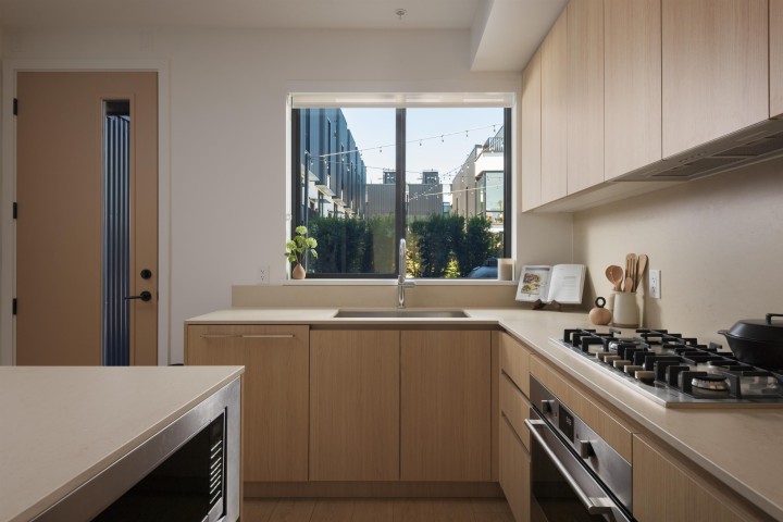 Photo 10 at 142 - 2880 Nanaimo Street, Renfrew Heights, Vancouver East