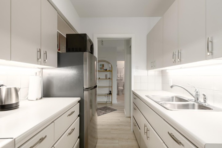 Photo 10 at 101 - 1737 Duchess Avenue, Ambleside, West Vancouver