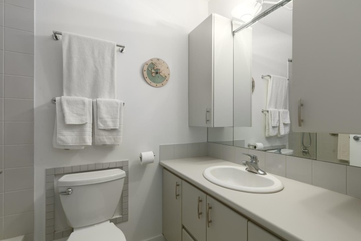 Photo 15 at 101 - 1737 Duchess Avenue, Ambleside, West Vancouver