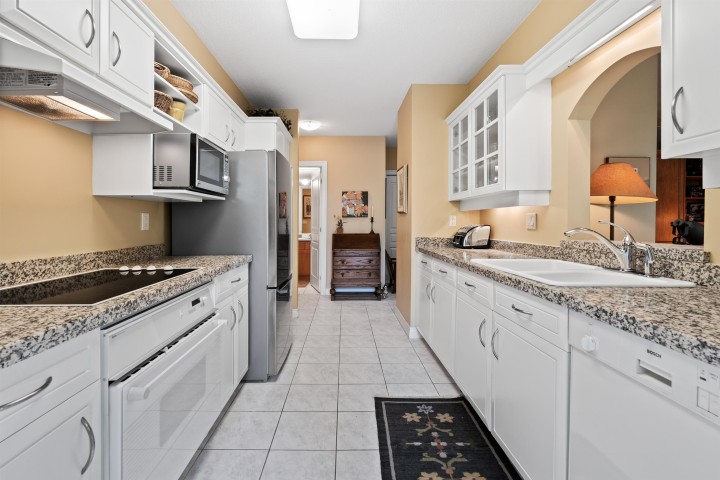 Photo 15 at 302 - 588 16th Street, Ambleside, West Vancouver