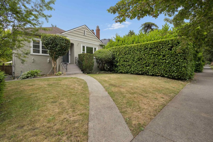 Photo 1 at 2966 W 33rd Avenue, MacKenzie Heights, Vancouver West