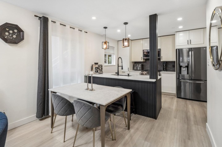 Photo 9 at 7 - 848 W 16th Street, Mosquito Creek, North Vancouver