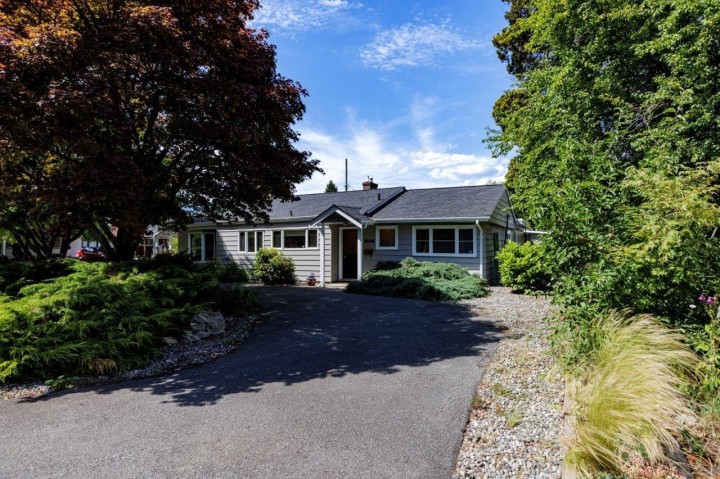 Photo 3 at 1140 Pinewood Crescent, Norgate, North Vancouver