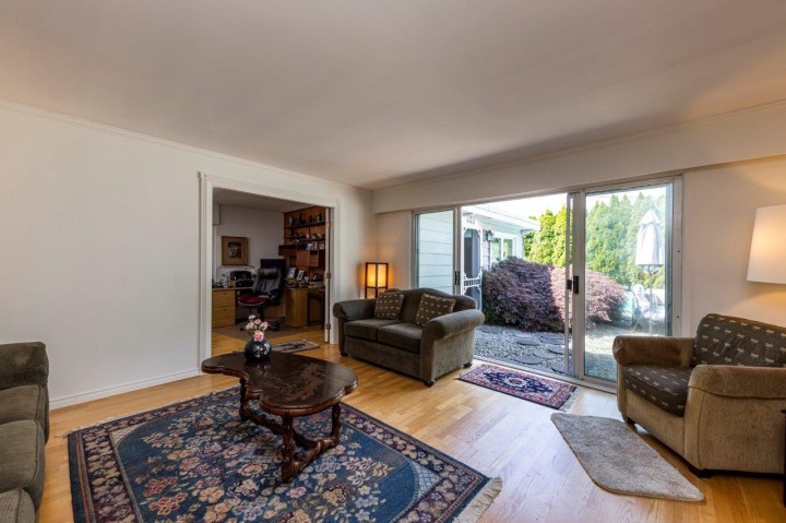 Photo 9 at 1140 Pinewood Crescent, Norgate, North Vancouver