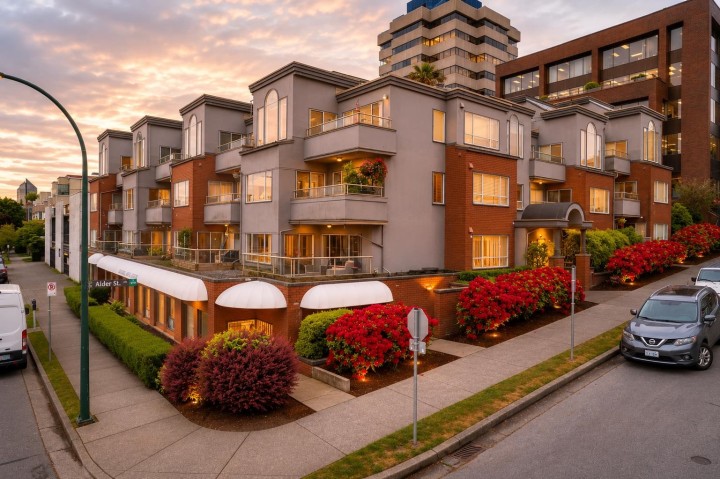 Photo 1 at 101 - 2412 Alder Street, Fairview VW, Vancouver West