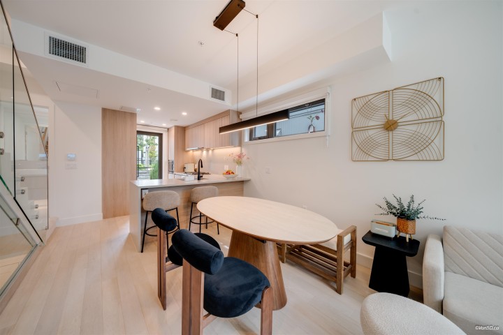 Photo 2 at 6292 Oak Street, Oakridge VW, Vancouver West