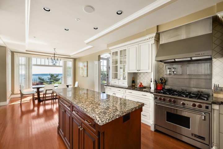 Photo 12 at 2353 Orchard Lane, Queens, West Vancouver