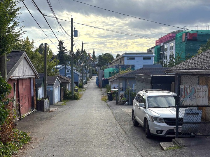 Photo 3 at 676 E King Edward Avenue, Fraser VE, Vancouver East
