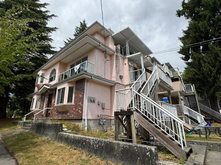Photo 3 at 3 E 43rd Avenue, Main, Vancouver East