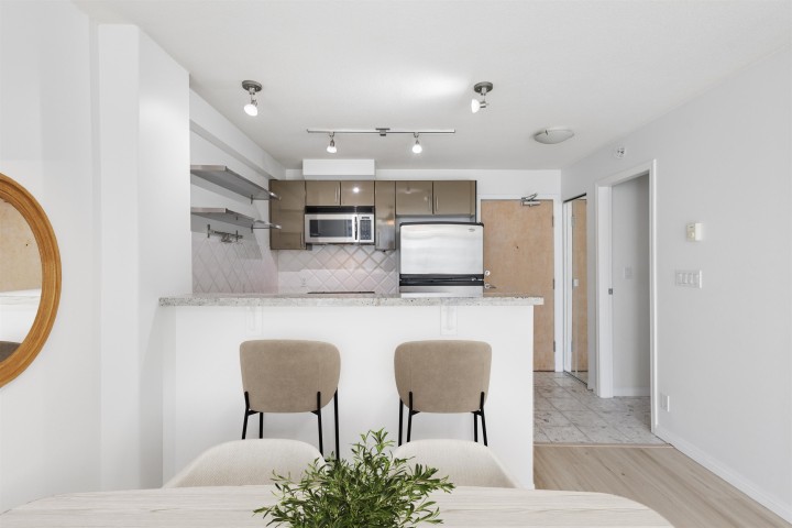 Photo 10 at 903 - 1328 W Pender Street, Coal Harbour, Vancouver West