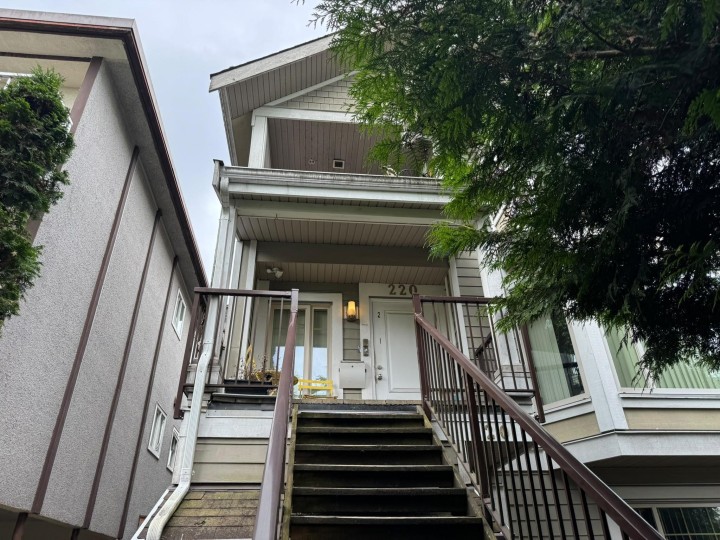 Photo 3 at 220 E 15th Avenue, Mount Pleasant VE, Vancouver East