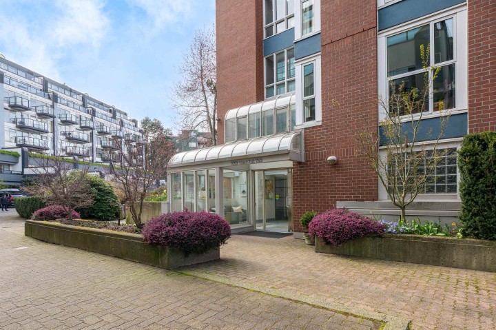 Photo 1 at 405 - 1502 Island Park Walk, False Creek, Vancouver West