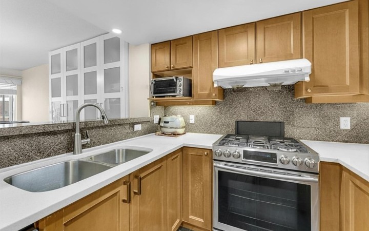 Photo 12 at 206 - 2071 W 42nd Avenue, Kerrisdale, Vancouver West