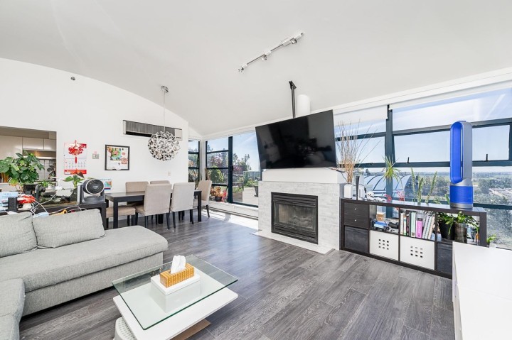 Photo 10 at 1403 - 3061 E Kent Avenue North, South Marine, Vancouver East