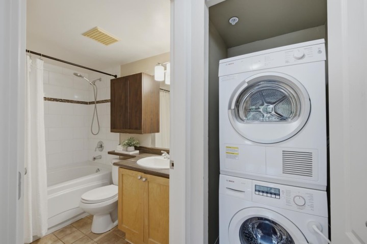 Photo 20 at 3018 W 4th Avenue, Kitsilano, Vancouver West