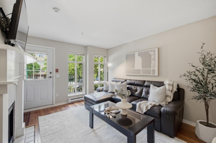 Photo 9 at 3018 W 4th Avenue, Kitsilano, Vancouver West