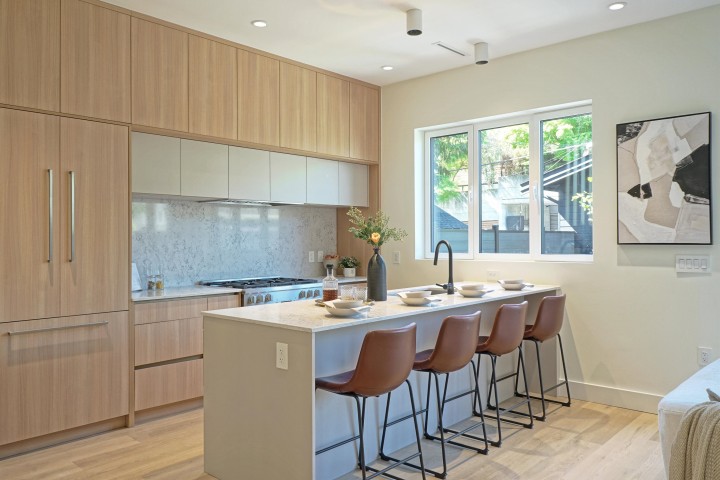 Photo 4 at 2 - 3315 W 10th Street, Kitsilano, Vancouver West