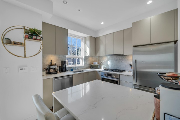 Photo 13 at 7901 Oak Street, Marpole, Vancouver West