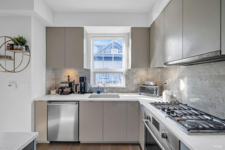 Photo 14 at 7901 Oak Street, Marpole, Vancouver West