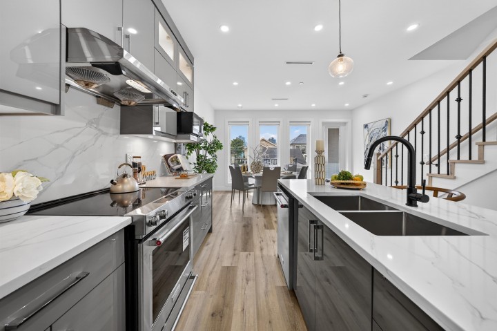 Photo 12 at 516 W 60th Avenue, Marpole, Vancouver West