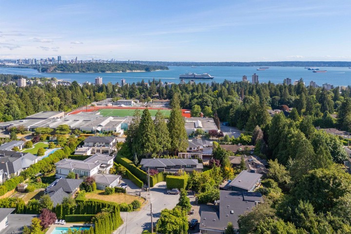 Photo 5 at 1764 Ottawa Place, Ambleside, West Vancouver