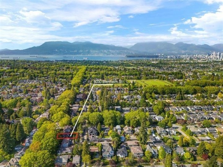 Photo 2 at 5030 Blenheim Street, MacKenzie Heights, Vancouver West