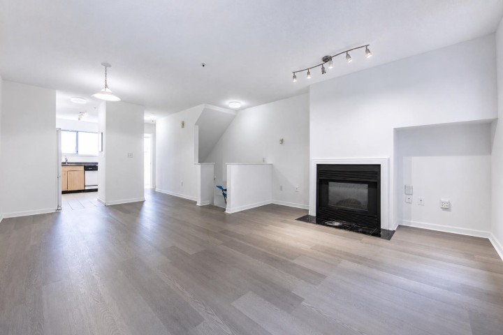 Photo 2 at 202 - 3683 Wellington Avenue, Collingwood VE, Vancouver East